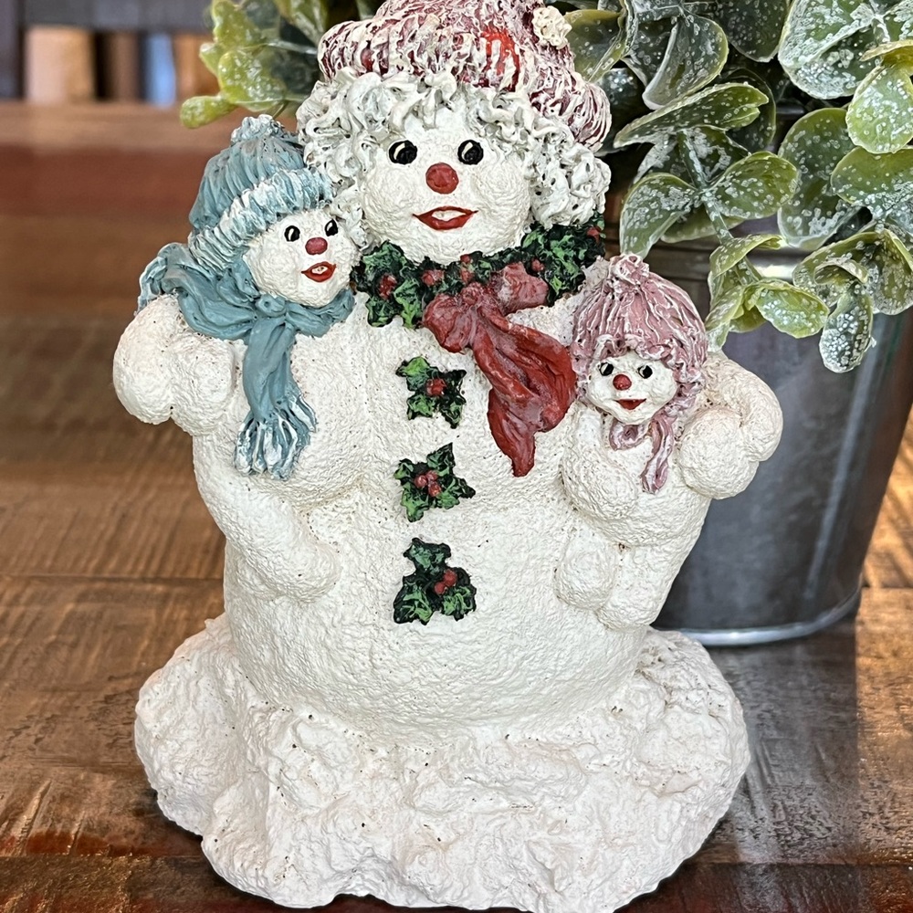 JUNE McKENNA “The Snow Family” ☃️ FIGURINE 1992/93!
